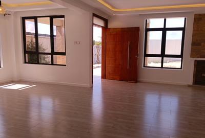4 Bed Townhouse with En Suite in Kitengela - 2