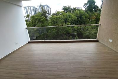 3 Bed Apartment with En Suite in Lavington - 4