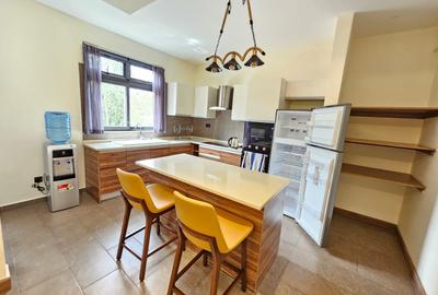 Serviced 3 Bed Apartment with En Suite in Spring Valley