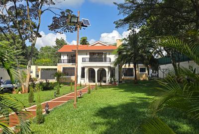 7 Bed House with En Suite in Runda