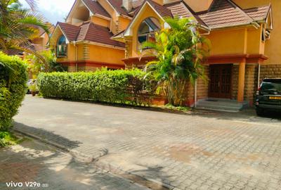 5 Bed Townhouse with En Suite at Valley Arcade Area