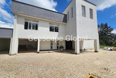 5 Bed House with En Suite in Runda