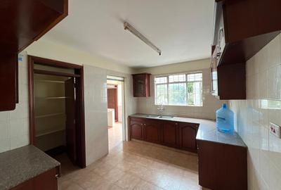 4 Bed Apartment with En Suite at Riverside Drive - 3