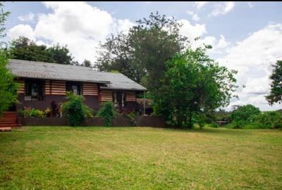 3 Bed House with Garden in Ridgeways