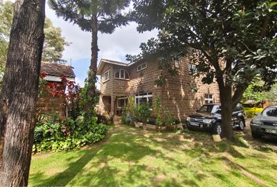 5 Bed House with En Suite at Lavington Green
