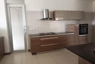3 Bed Apartment with En Suite at Parklands
