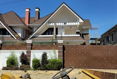 4 Bed Townhouse with En Suite at Membley - 2