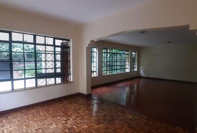 4 Bed Townhouse with En Suite at Lavington - 3