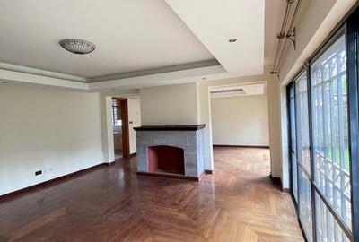 5 Bed Townhouse with En Suite in Lavington - 3