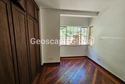 5 Bed House with En Suite in Rosslyn - 2