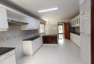 5 Bed Townhouse with En Suite in Spring Valley