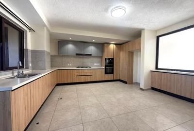 4 Bed Apartment with En Suite in Kileleshwa - 4