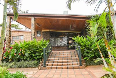 5 Bed Townhouse with En Suite in Kitisuru