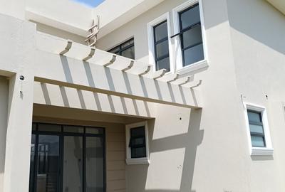 4 Bed Townhouse with En Suite at King'S Eood - 2