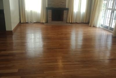 5 Bed Townhouse with En Suite in Spring Valley - 4