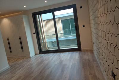 5 Bed Villa with En Suite at Lavington - 4