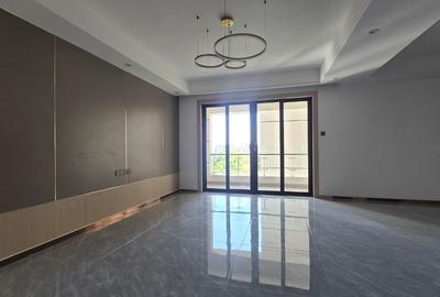 3 Bed Apartment with En Suite in Riverside - 2