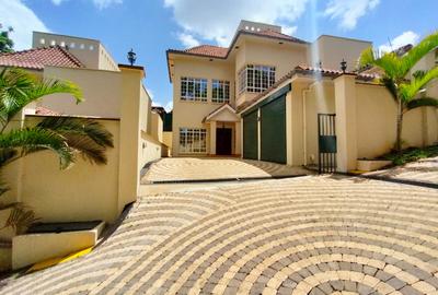 4 Bed Townhouse with En Suite in Kyuna