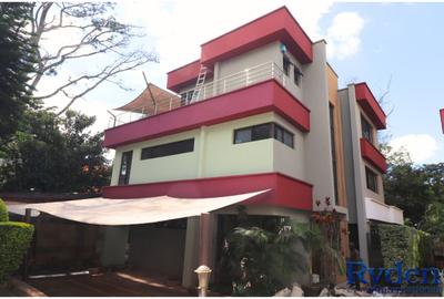 5 Bed Villa with En Suite in Lavington