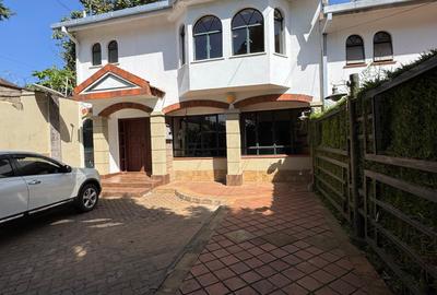 4 Bed Townhouse with En Suite in Rhapta Road