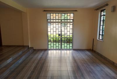 5 Bed Townhouse with En Suite in Kyuna