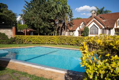 5 Bed Villa with En Suite at Lavington