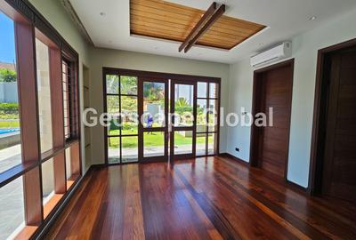 5 Bed House with En Suite in Runda