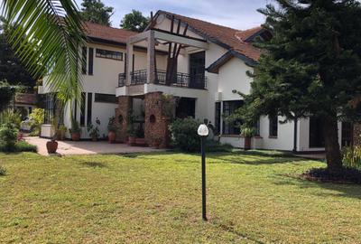 5 Bed House with En Suite in Runda