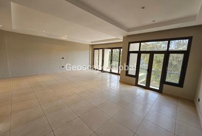 3 Bed Apartment with En Suite in Riverside - 4