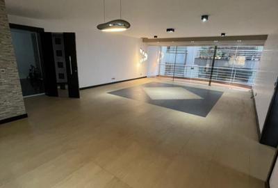 3 Bed Apartment with En Suite at Riverside Drive - 4