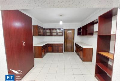 4 Bed Townhouse with En Suite in Parklands