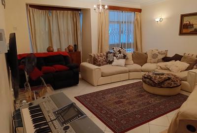 Serviced 3 Bed Apartment with En Suite at 4Th Avanue