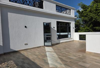 5 Bed Villa with En Suite in Lavington - 2