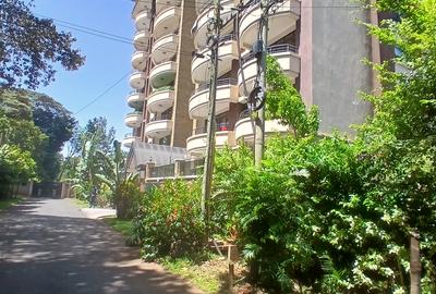 3 Bed Apartment with En Suite at Riverside Drive - 2