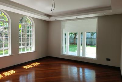5 Bed House with En Suite in Runda