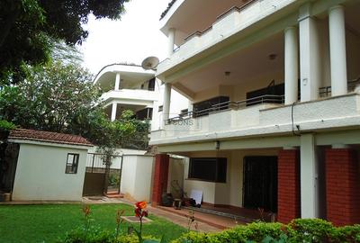 5 Bed Townhouse with En Suite in Westlands Area