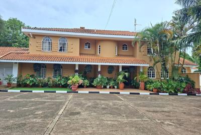 5 Bed Villa with En Suite in Runda - 4