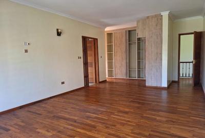 5 Bed Townhouse with En Suite in Runda