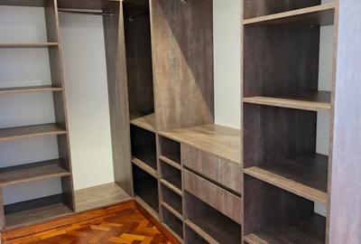 5 Bed Townhouse with En Suite at Lavington - 4