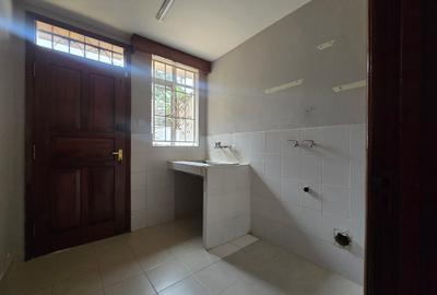 4 Bed House with En Suite in Runda - 3