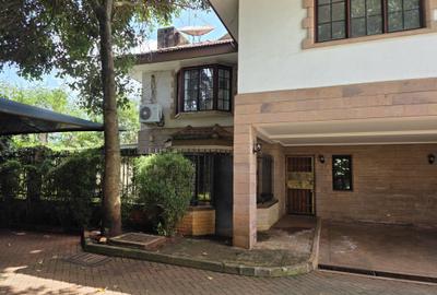 4 Bed Townhouse with En Suite in General Mathenge - 2