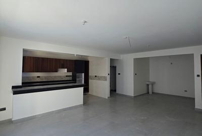 Furnished 3 Bed Apartment with En Suite at Oleander