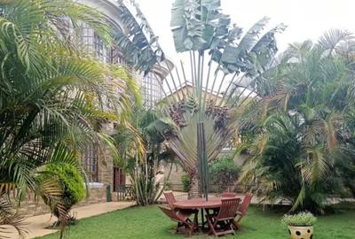 4 Bed House with En Suite in Runda