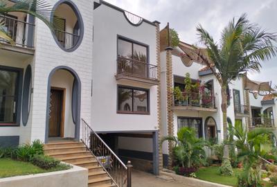 5 Bed Townhouse with En Suite in Westlands Area