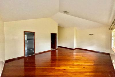 5 Bed House with En Suite in Runda