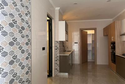 4 Bed Apartment with En Suite in Spring Valley - 3