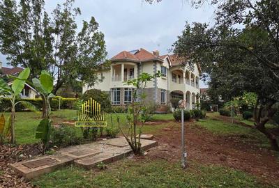 6 Bed House with En Suite in Runda