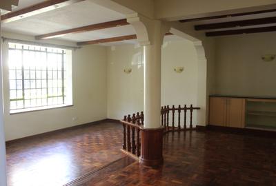 5 Bed Townhouse with En Suite in Lavington