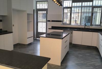 5 Bed House with En Suite in Syokimau - 4