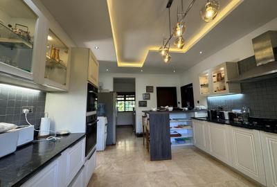 5 Bed Villa with En Suite in Runda - 4